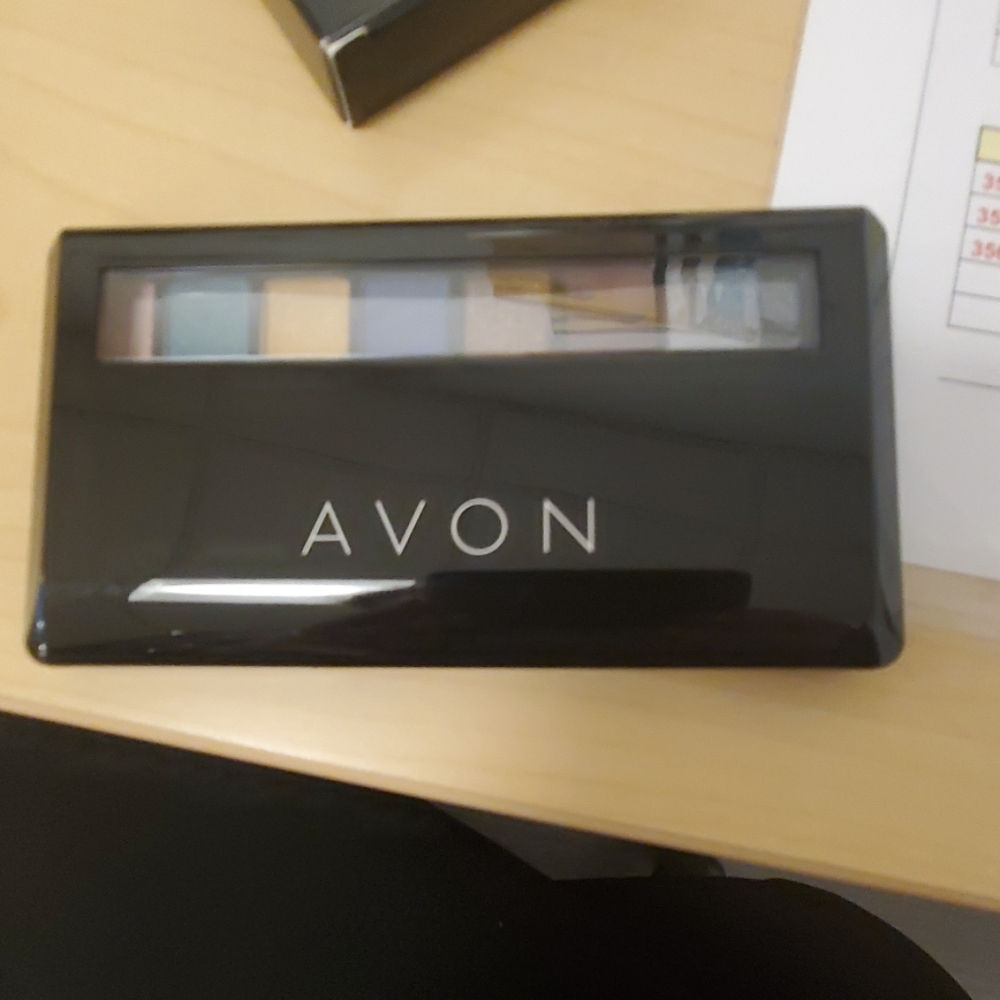Avon 8 in one eyeshadow palette- the metallics